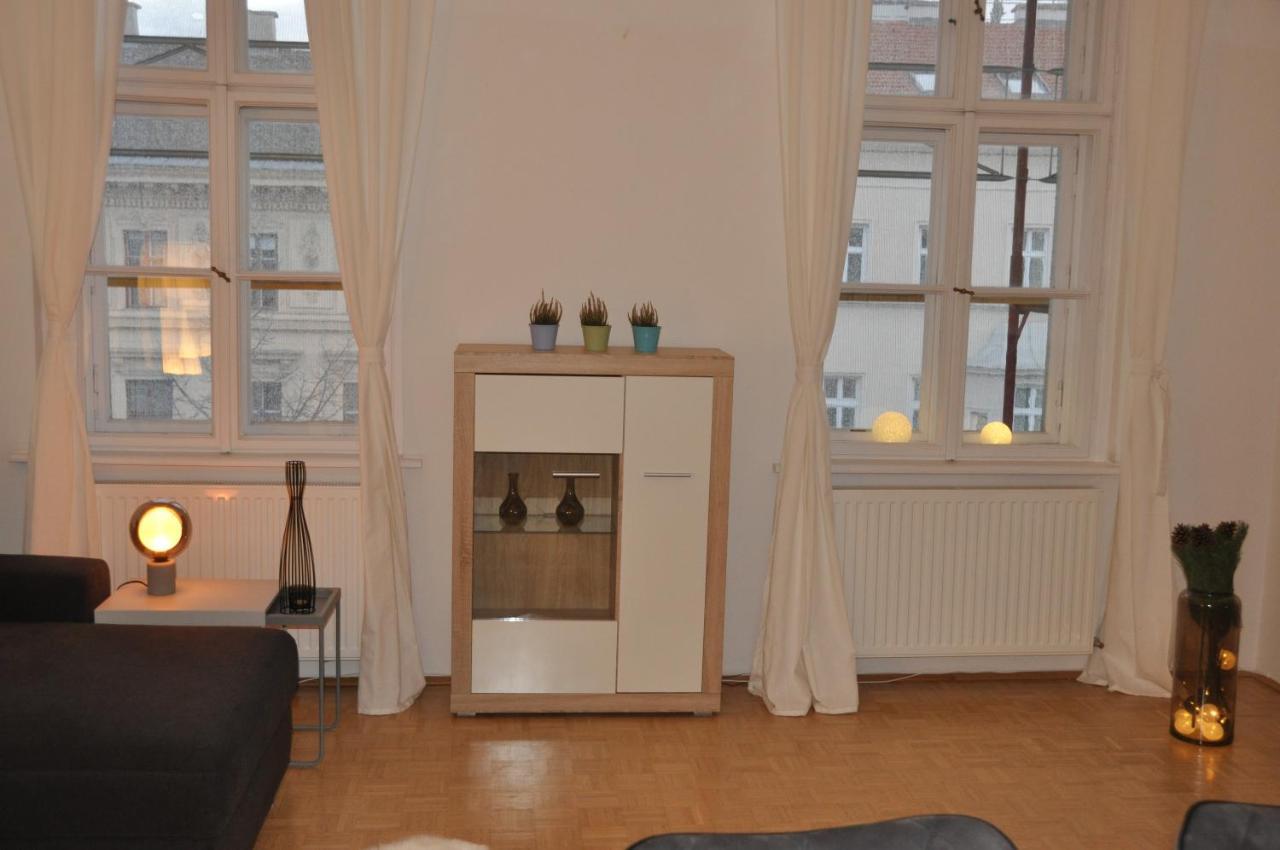 Wunderschone Altbauwohnung In Zentraler Lage Wien エクステリア 写真