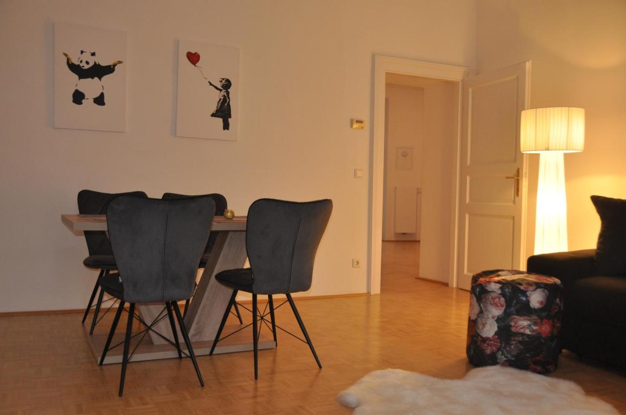 Wunderschone Altbauwohnung In Zentraler Lage Wien エクステリア 写真